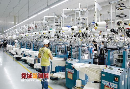 主动加大生产设备投入,引进各类高档纺织机械100多台套,增加了生产